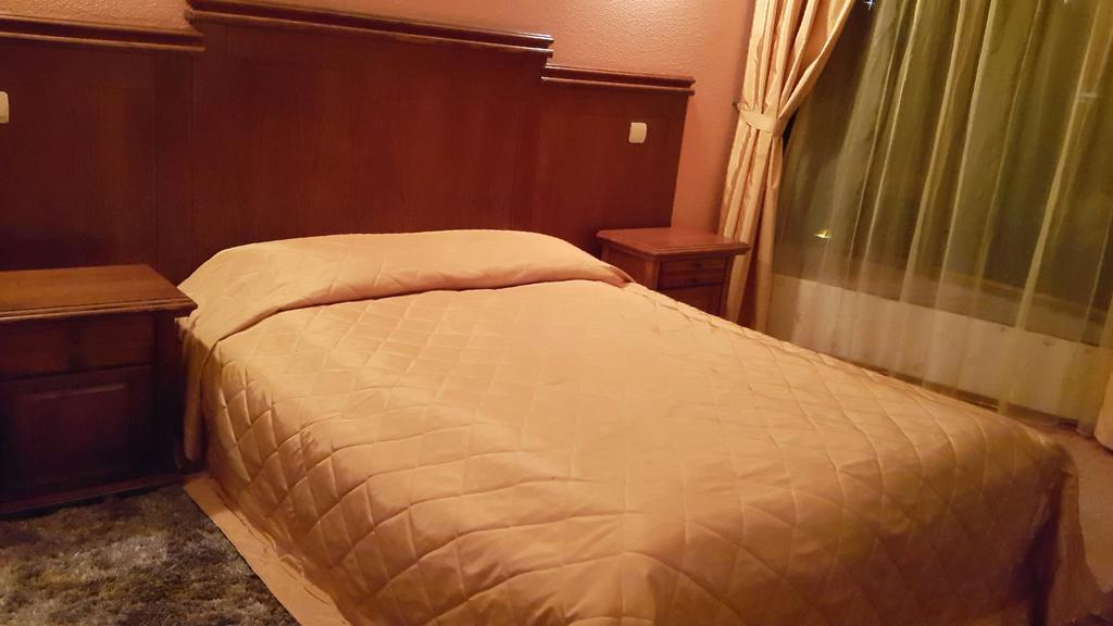 泊利亚里酒店 大特尔诺沃 外观 照片